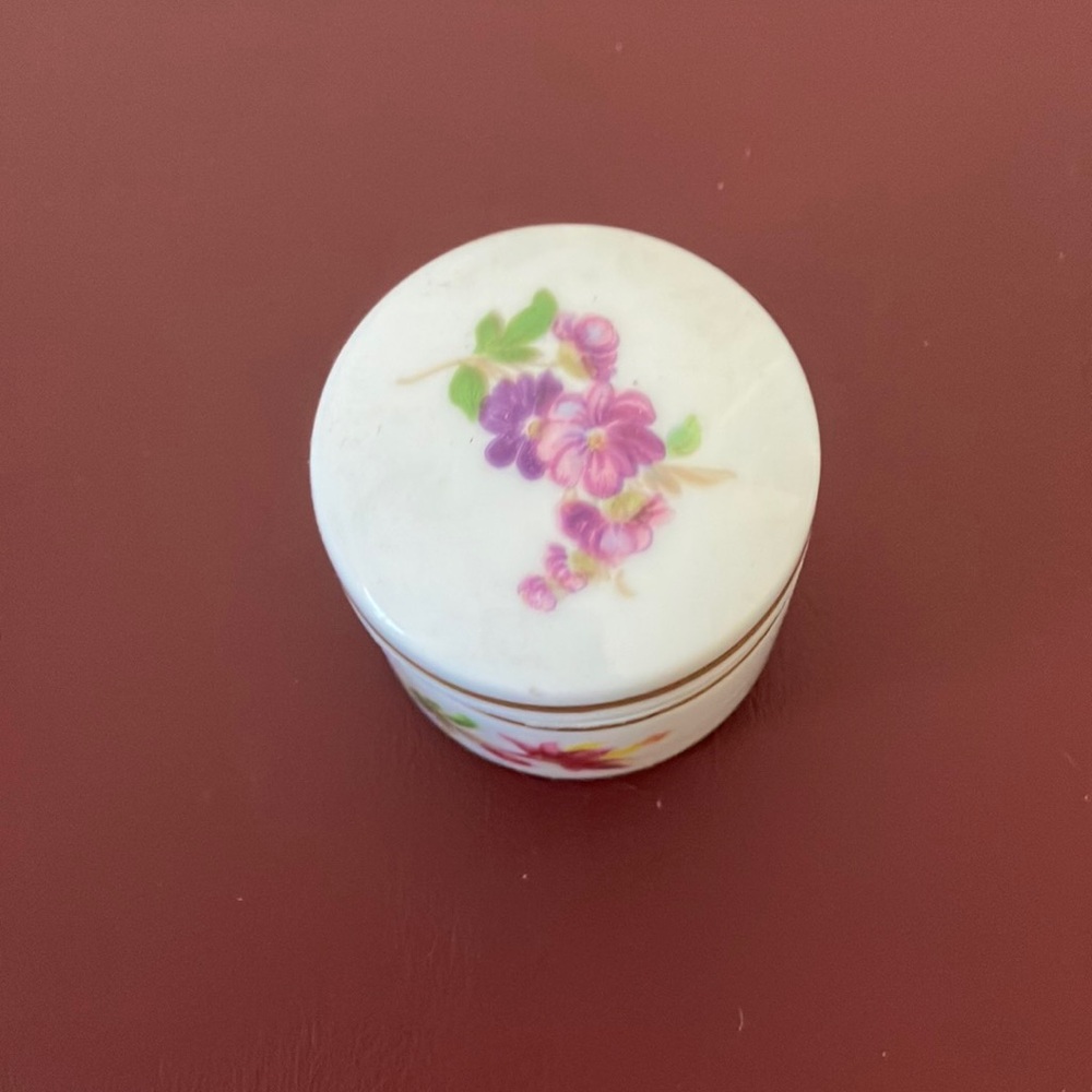 Vintage Limoges France round Porcelain Trinket Box – 1960s/70s Floral Design